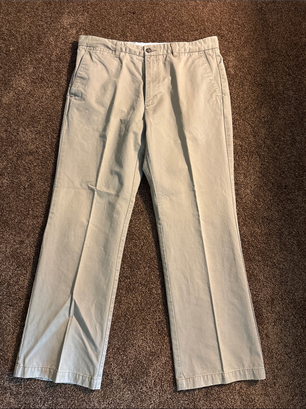 Dockers Men's Khaki Chino Pants in Light Beige